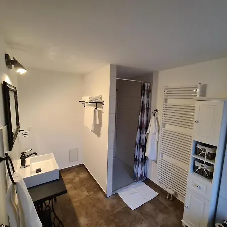 Apartment Urlaub Am Mittelpunkt. Neue Ferienwohung Im Alten Mehlager Niederdorla